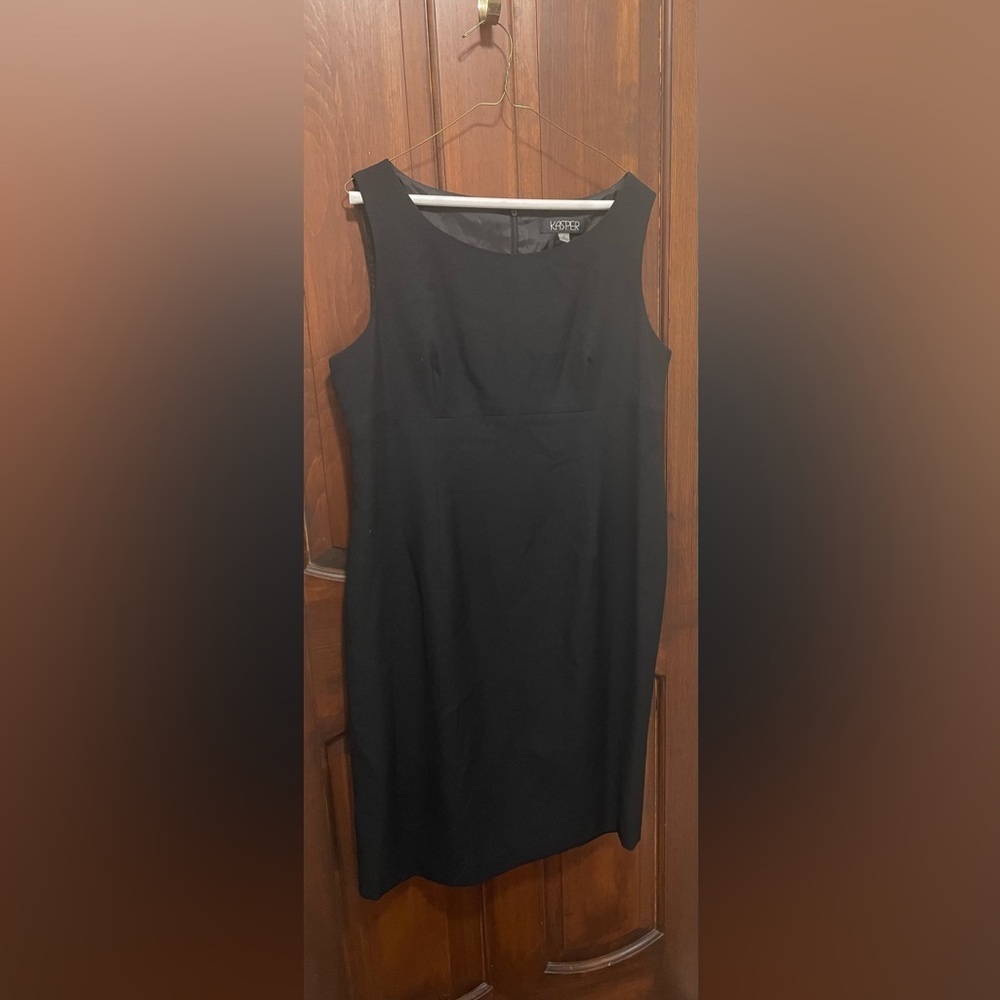 Kasper women’s size 14 black sleeveless sheath dress